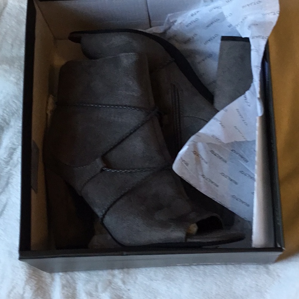 💥SOLD!Rialto Milan Suede Peep toe Booties - Picture 7 of 7